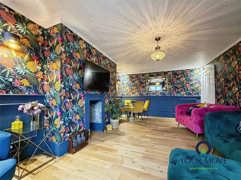 Property photo 3 of 14 Lounge