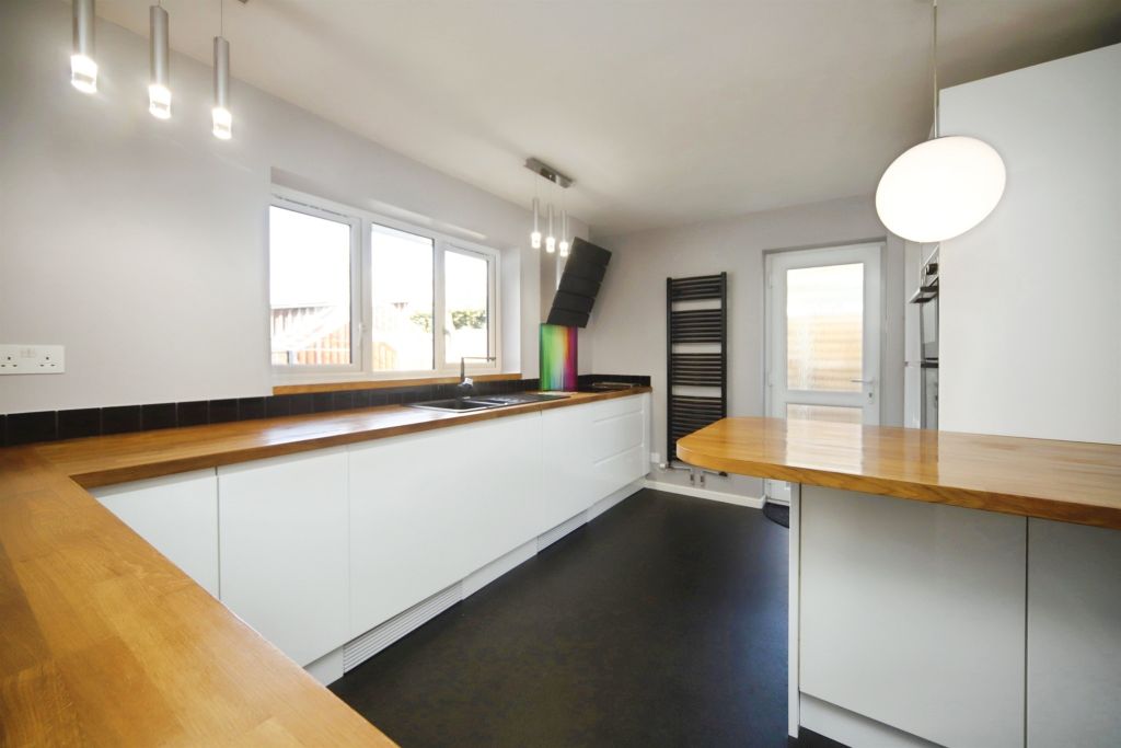 Property photo 2 of 23