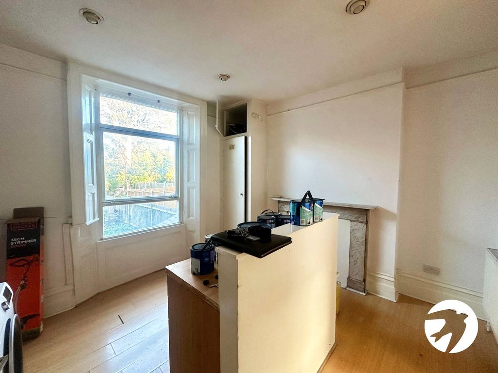 Property photo 3 of 12 Picture 3