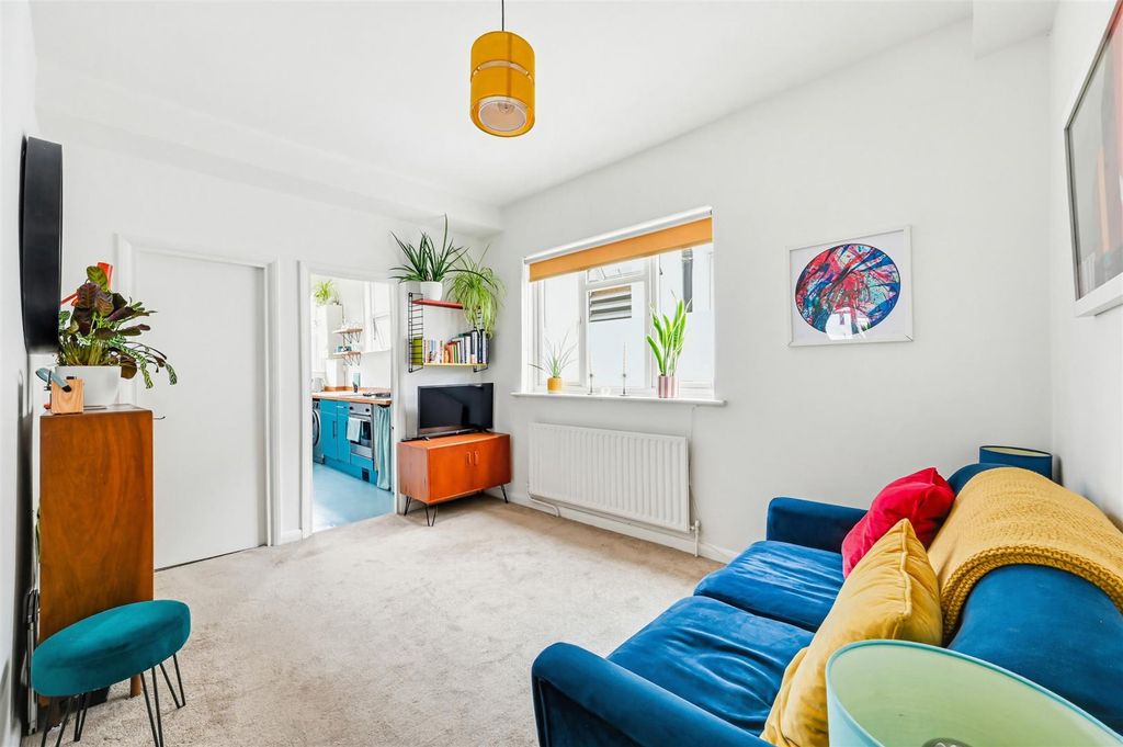 Property photo 3 of 8