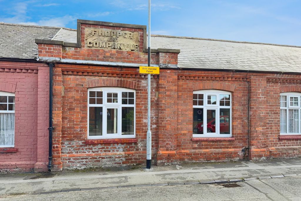 Property photo 1 of 9 4528702