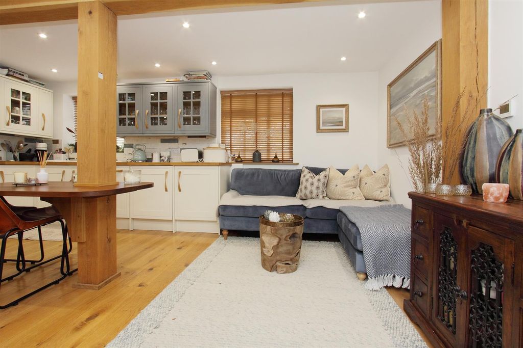 Property photo 3 of 13 Papillon