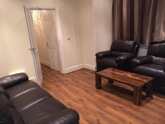 Property photo 3 of 18 Lounge