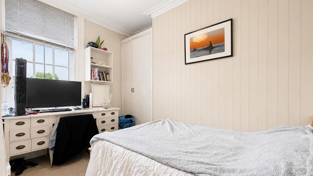 Property photo 2 of 15 29 Warwick Mansions8.Jpg