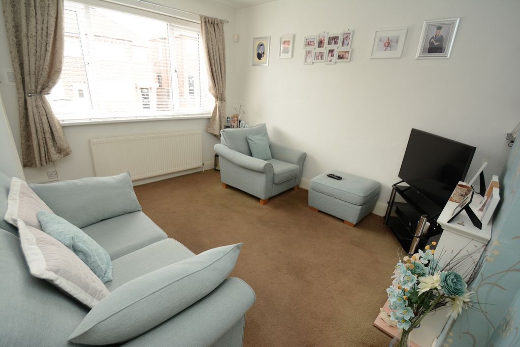 Property photo 3 of 15 Lounge
