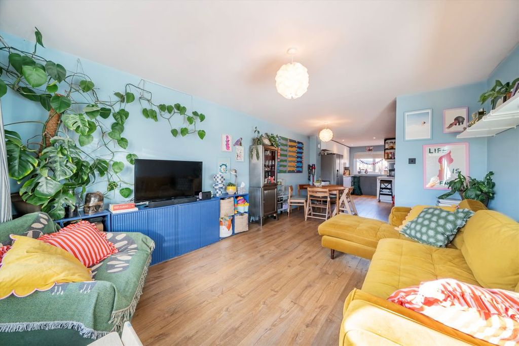 Property photo 3 of 11