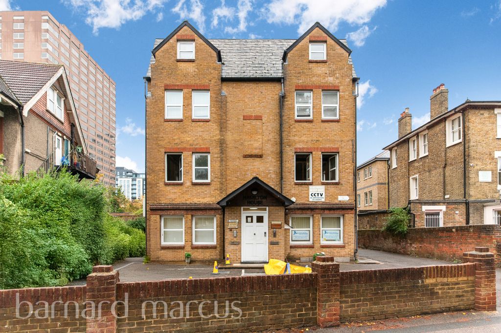 Property photo 1 of 6 Front