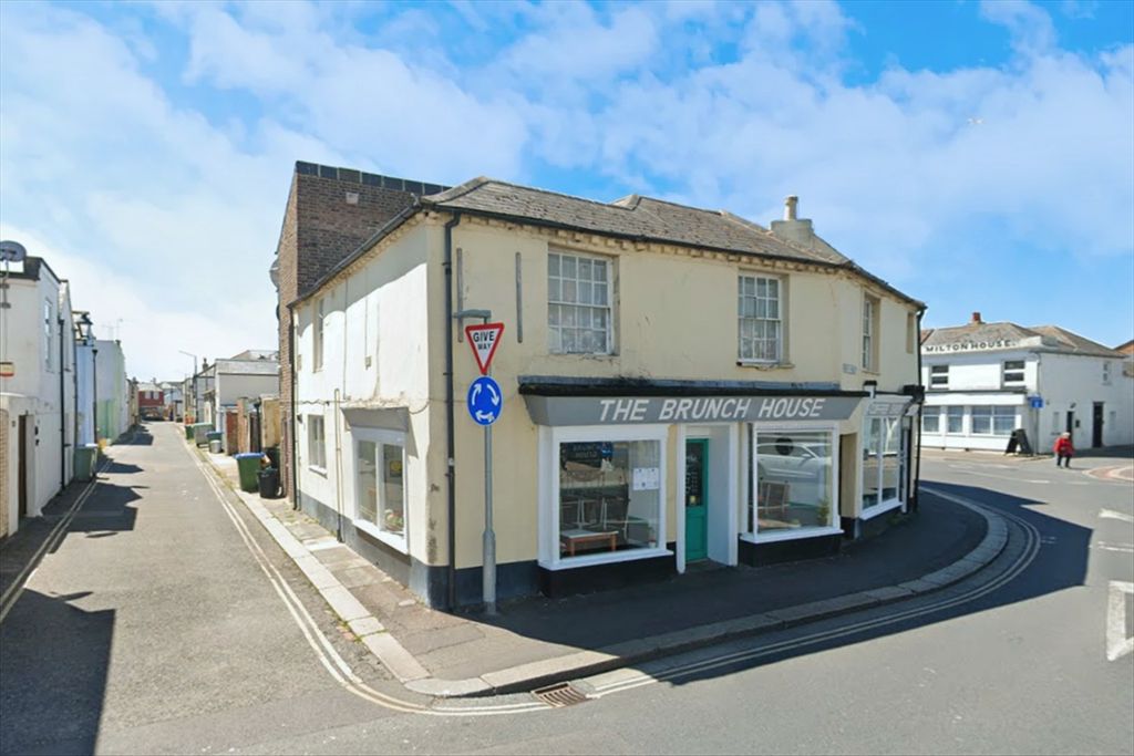 Property photo 1 of 7 (Main)