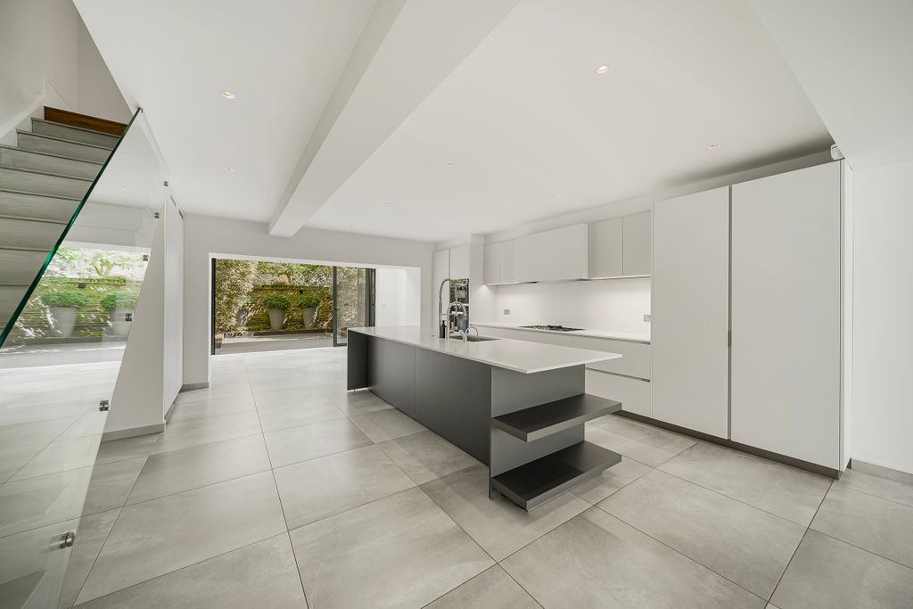 Property photo 3 of 25