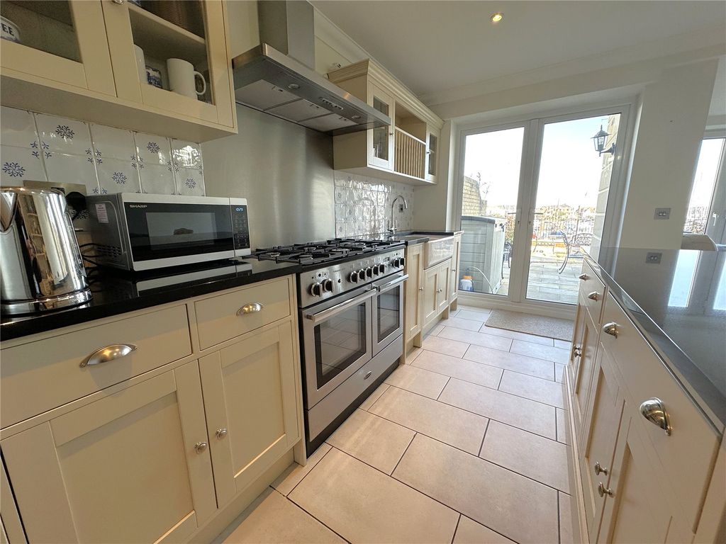 Property photo 3 of 27 Picture No. 61