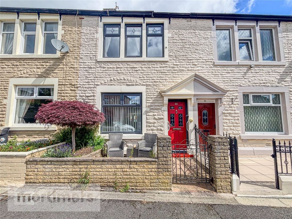 Property photo 1 of 16 Front External