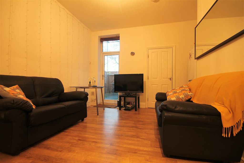 Property photo 2 of 8 6.Jpg