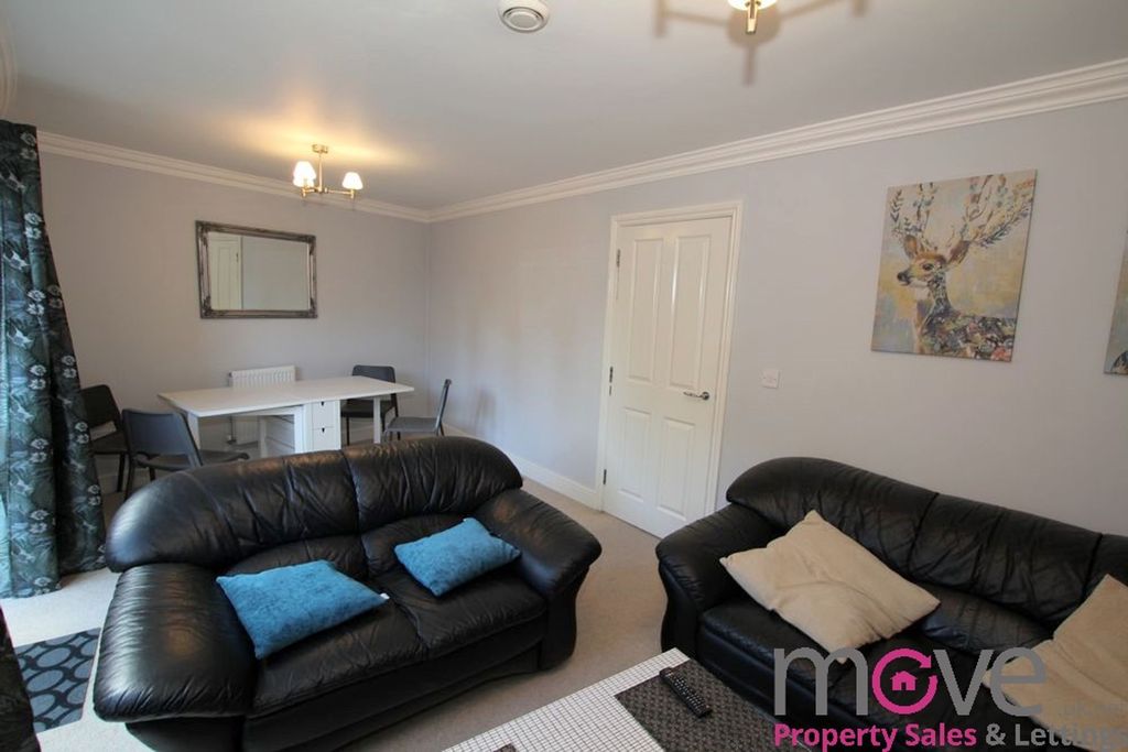 Property photo 3 of 9 Photo 8