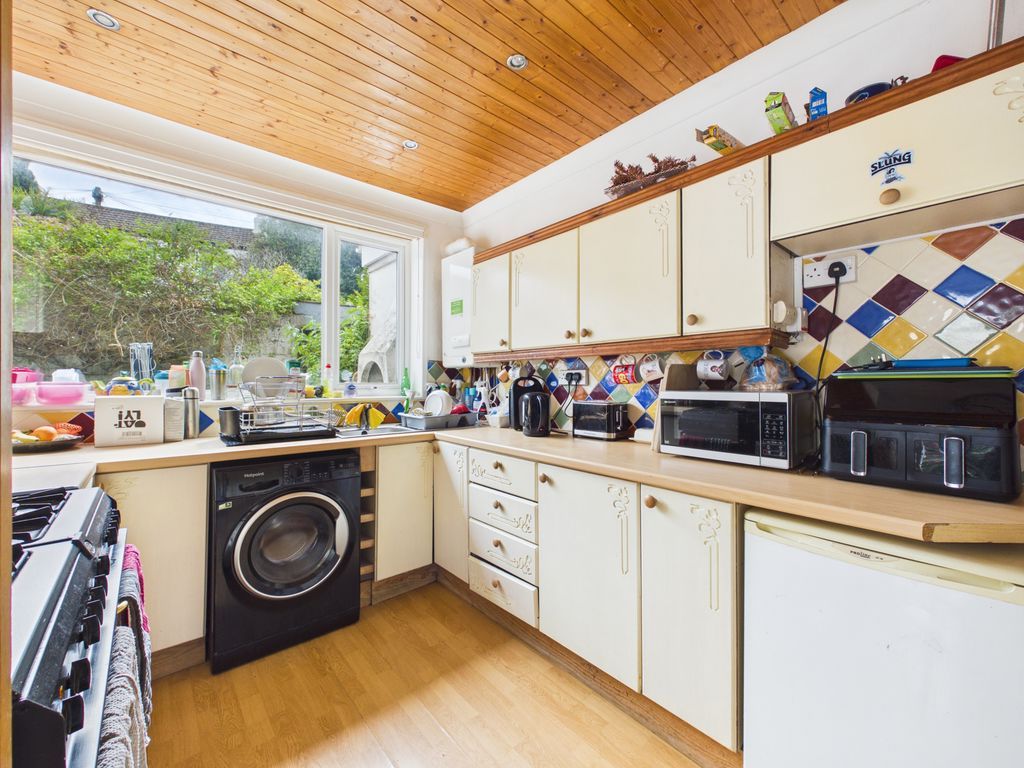 Property photo 2 of 16 Kitchen