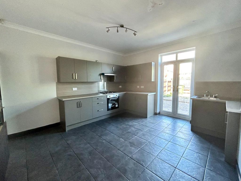 Property photo 3 of 9 Kitchen 1.Jpg