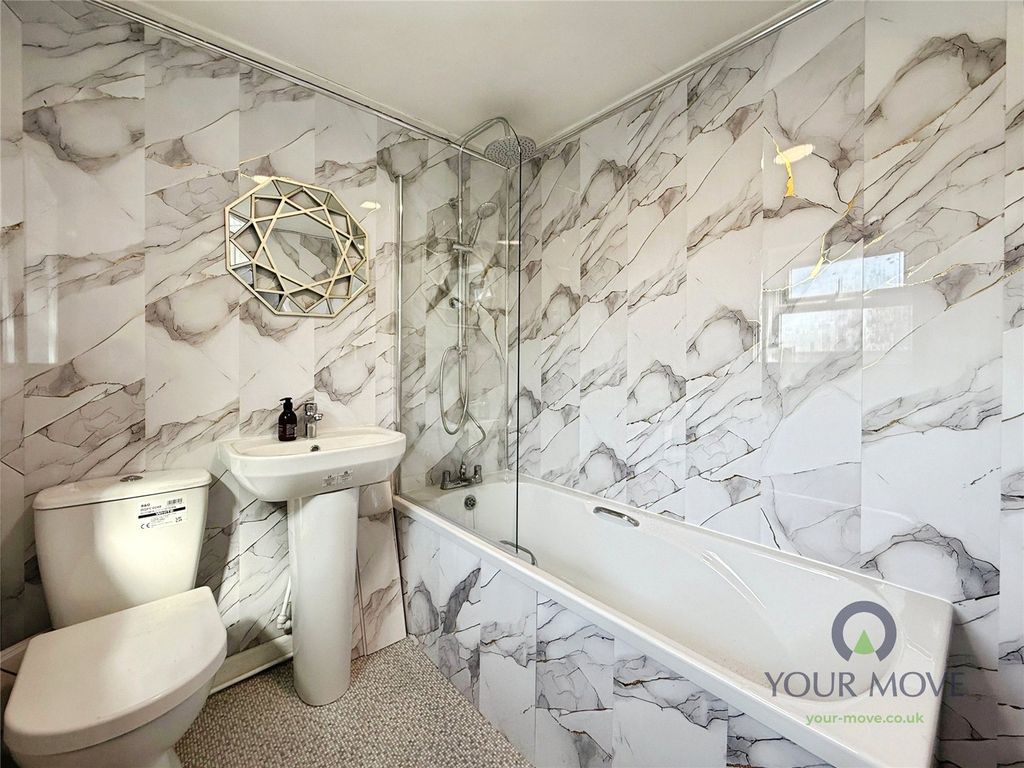 Property photo 3 of 9 Bathroom