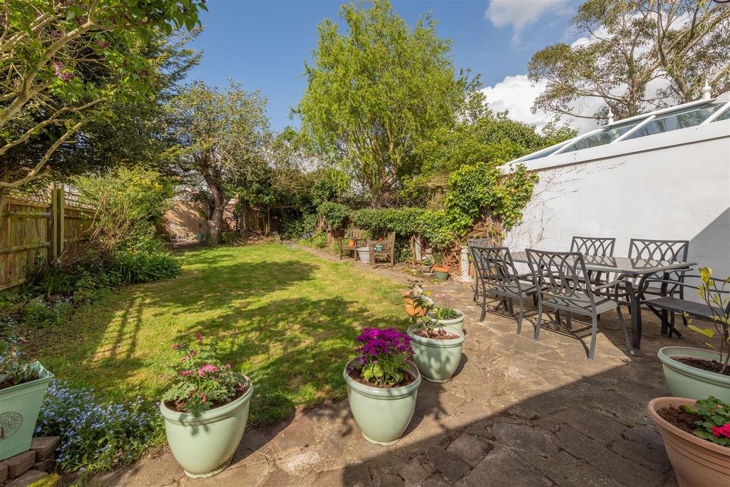 Property photo 3 of 35 Forest Glade, E4