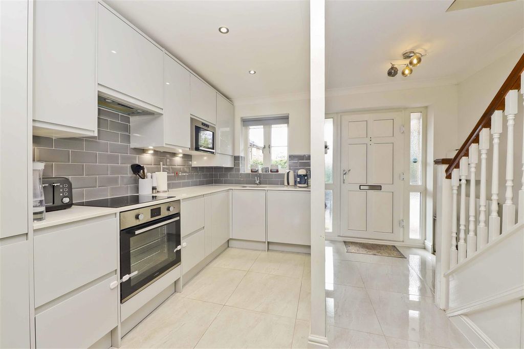 Property photo 2 of 14 Kitchen