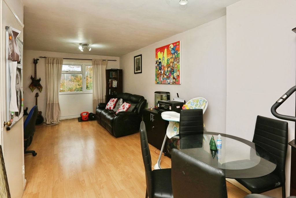 Property photo 2 of 11 Photo