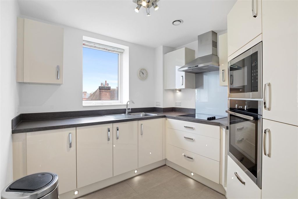 Property photo 3 of 16 03-Fcd21037-Dbfc-45c0-8d89-Be43622Ca93B76308_39_Th