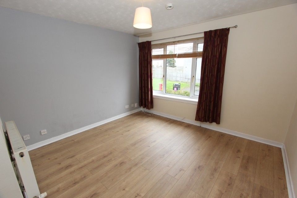 Property photo 3 of 12 Lounge