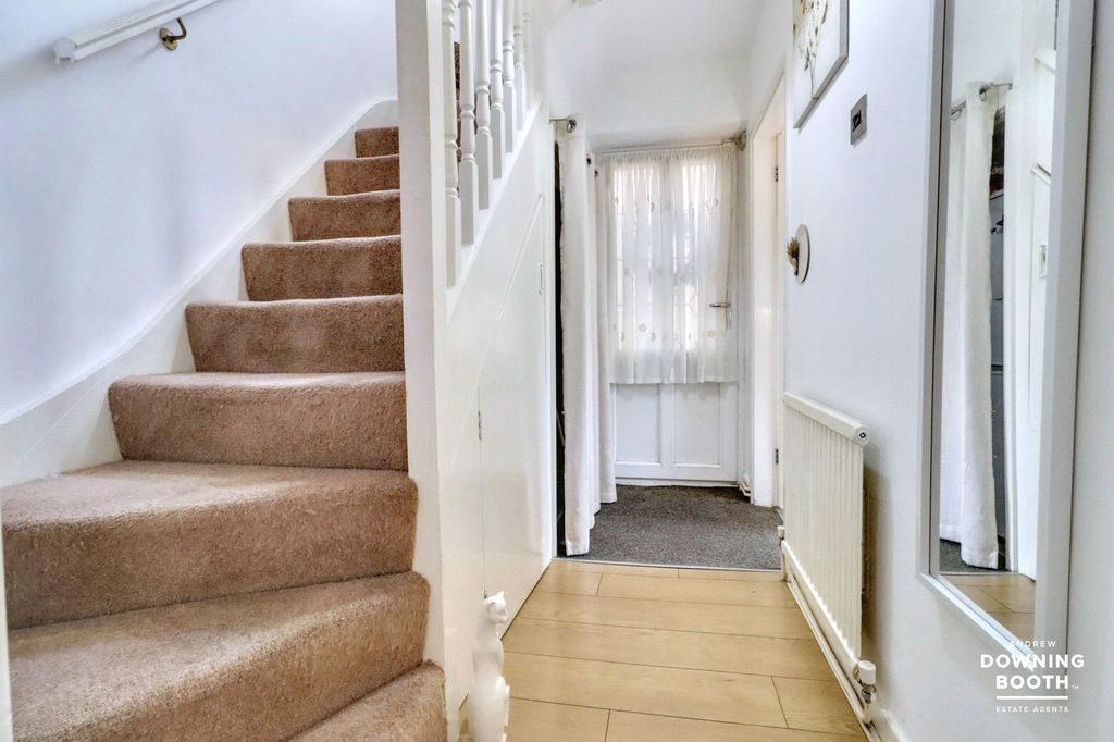 Property photo 2 of 28