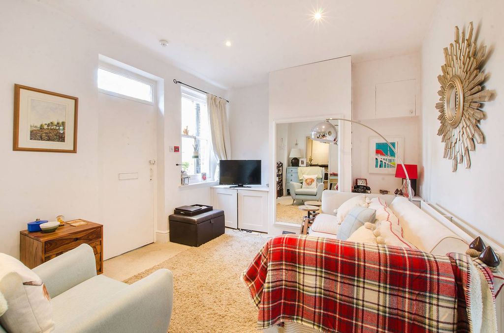 Property photo 2 of 11