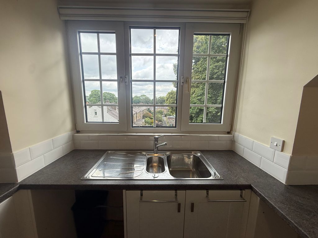 Property photo 3 of 13 Kitchen