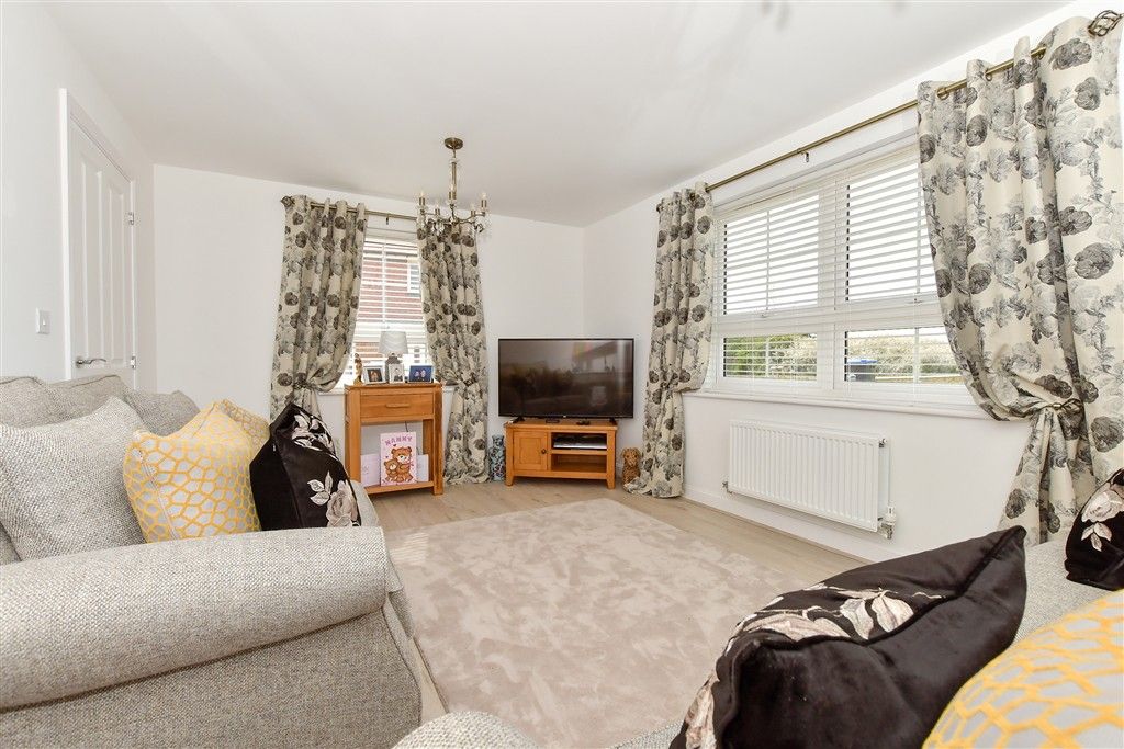 Property photo 3 of 14 Lounge