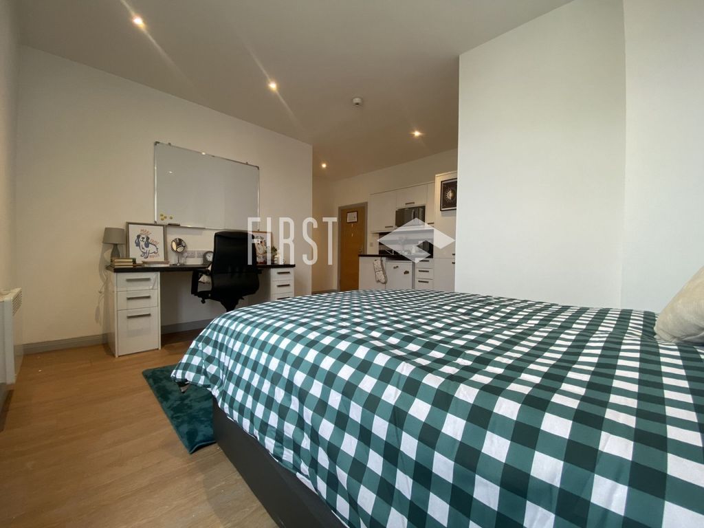 Property photo 3 of 8 Photo 5