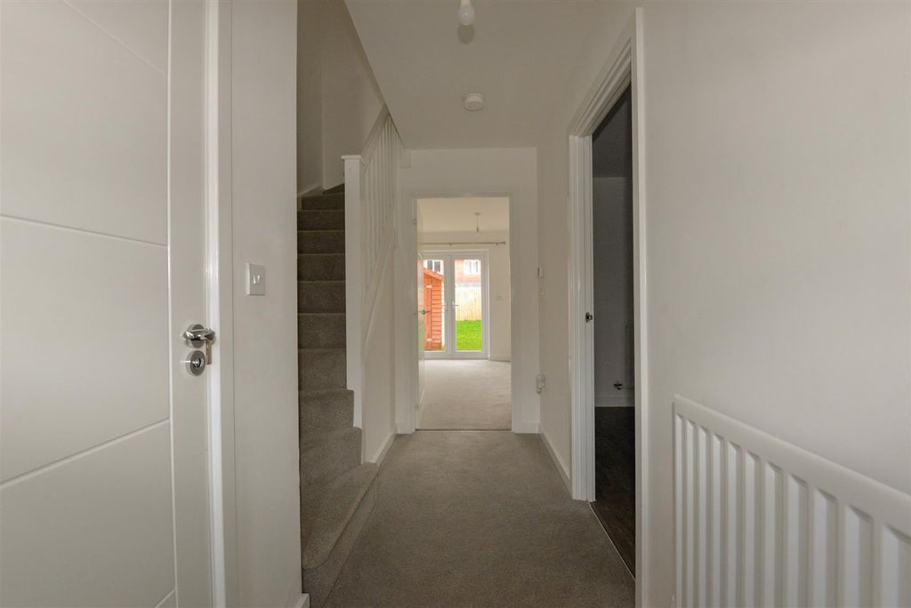 Property photo 2 of 18 Hall 1.Jpg