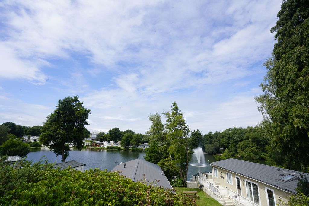 Property photo 1 of 30