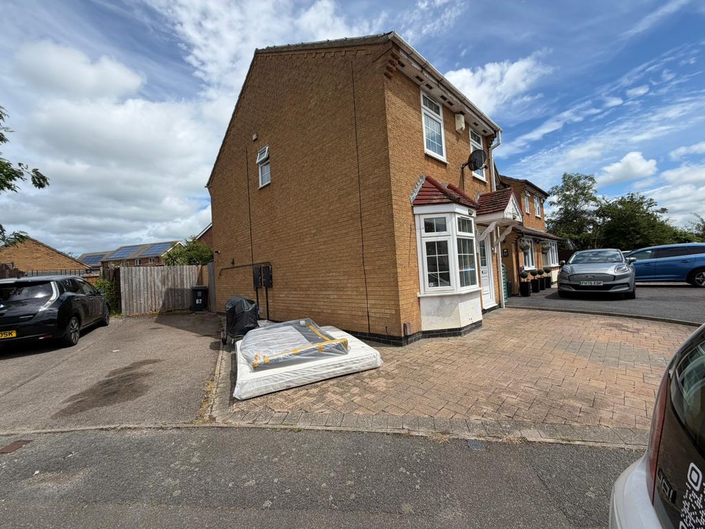 Property photo 1 of 13 Capital Estate Agents Bring You A 3 Bedroom Property In Hamilton