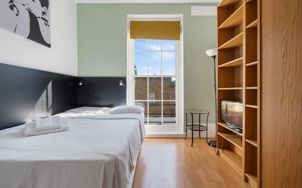 Property photo 1 of 5 Semi-Studio To Rent