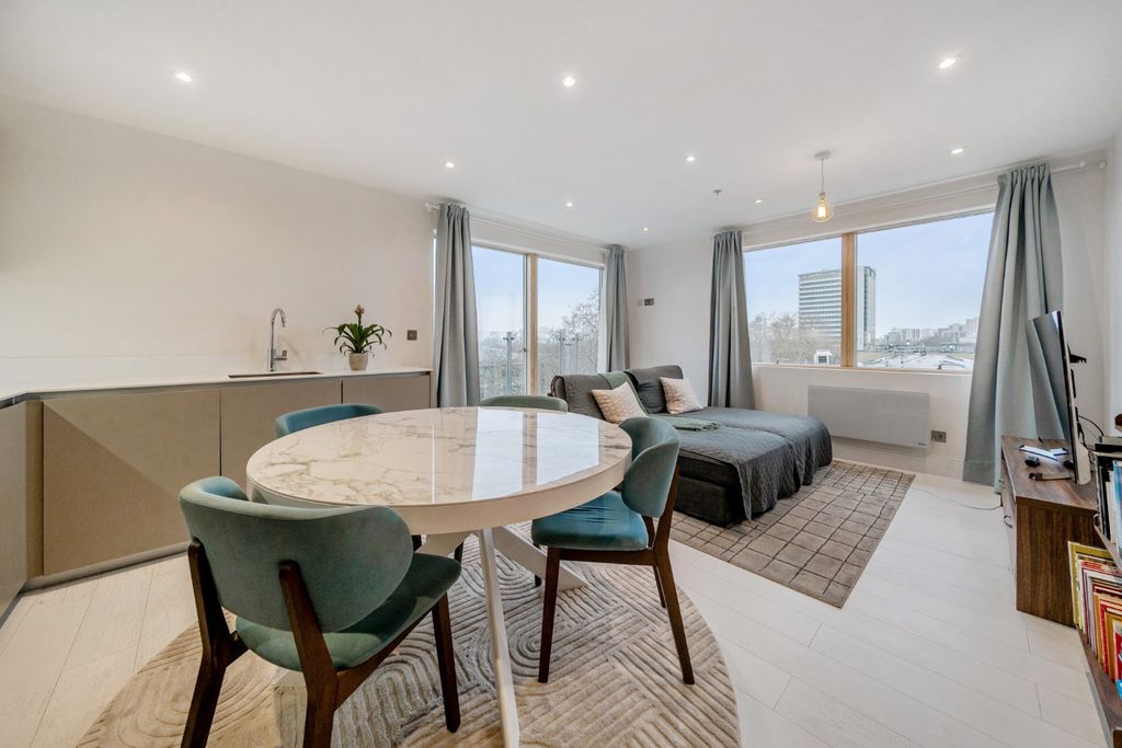 Property photo 2 of 11 Picture No. 14