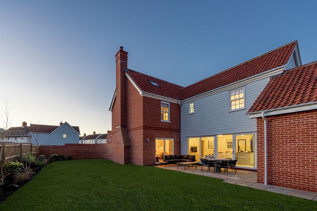 Property photo 2 of 19