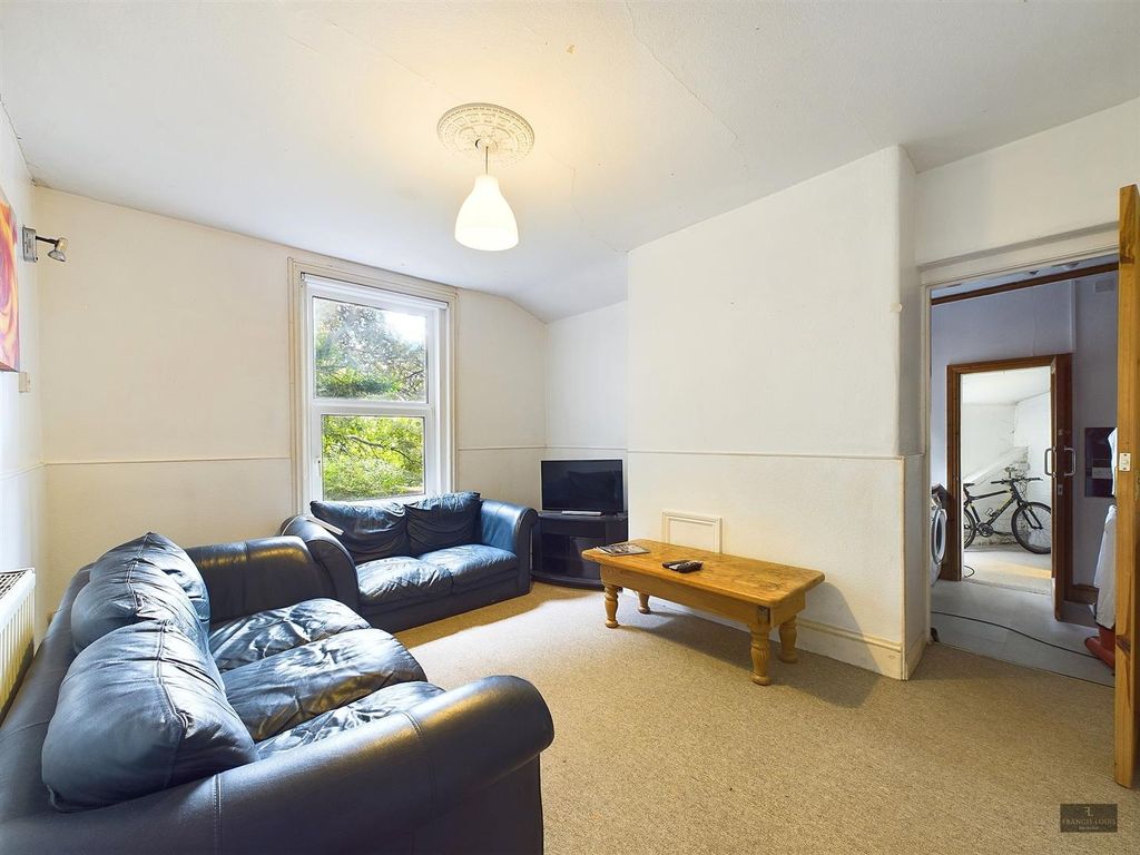 Property photo 3 of 6 Cam02887G0-Pr0285-Still004.Jpg