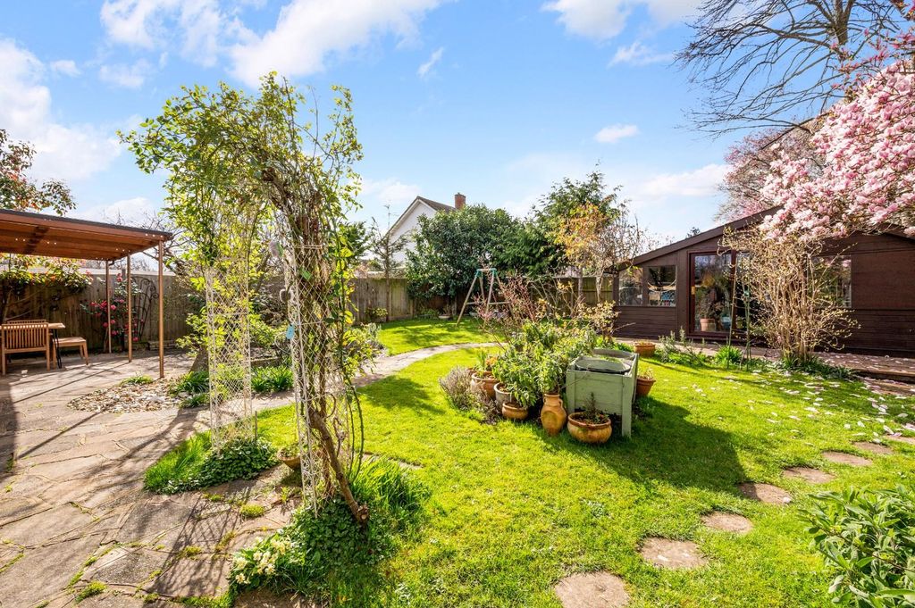 Property photo 3 of 20 Scotts Farm Road