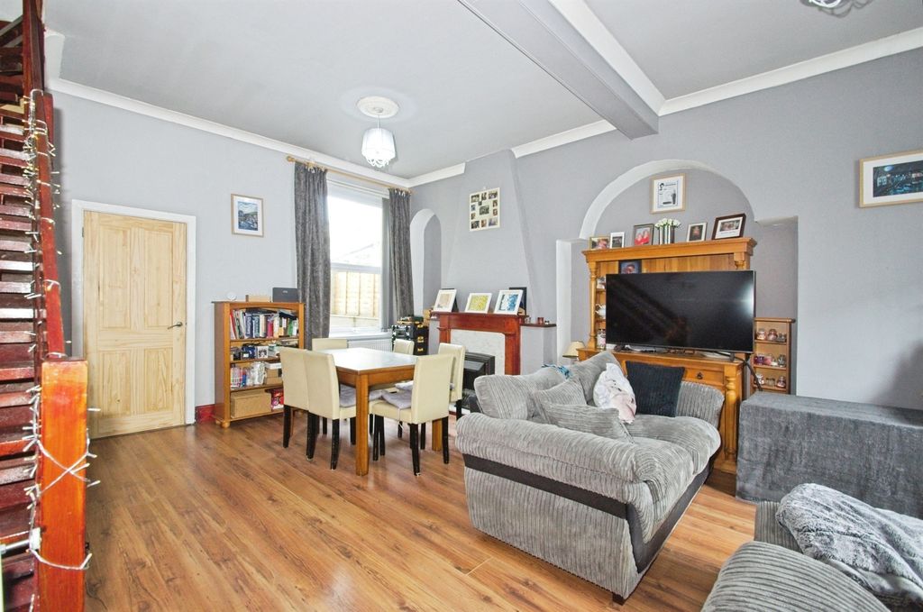 Property photo 2 of 14