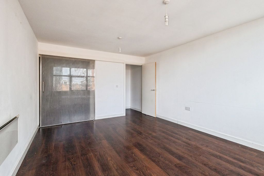 Property photo 3 of 11 Pbox-Img.Jpg