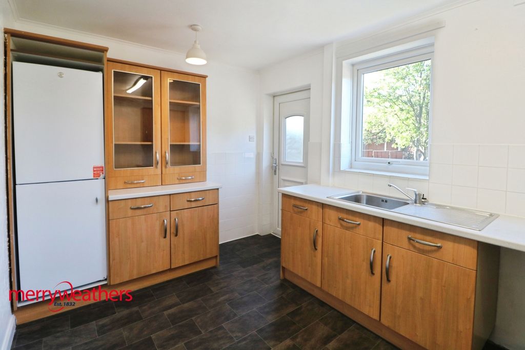Property photo 3 of 13 Kitchen