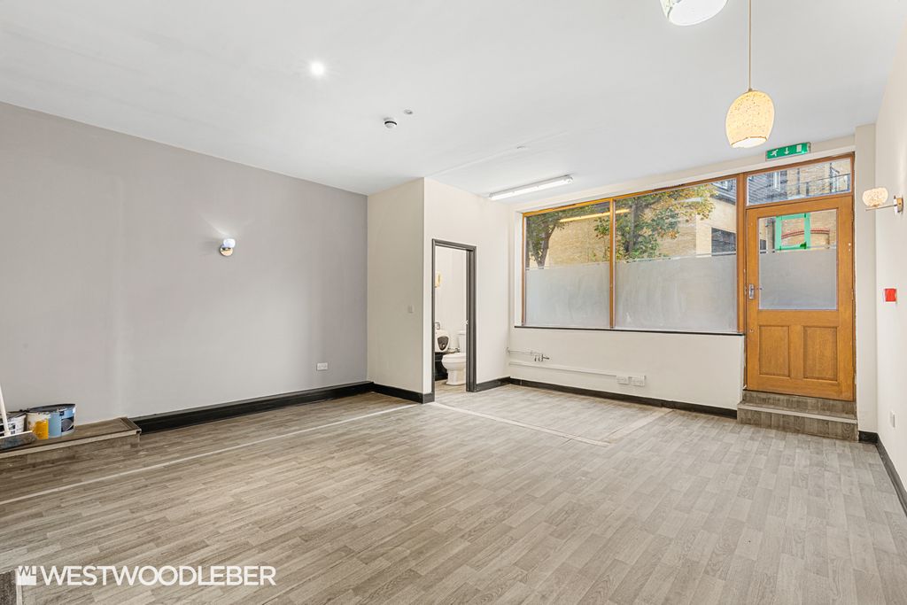 Property photo 2 of 5 Librarycourt_1