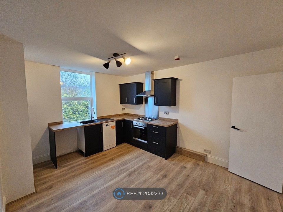 Property photo 1 of 6 Kitchen & Dining Area