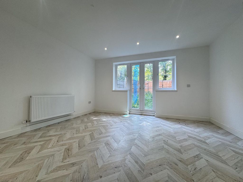 Property photo 3 of 40