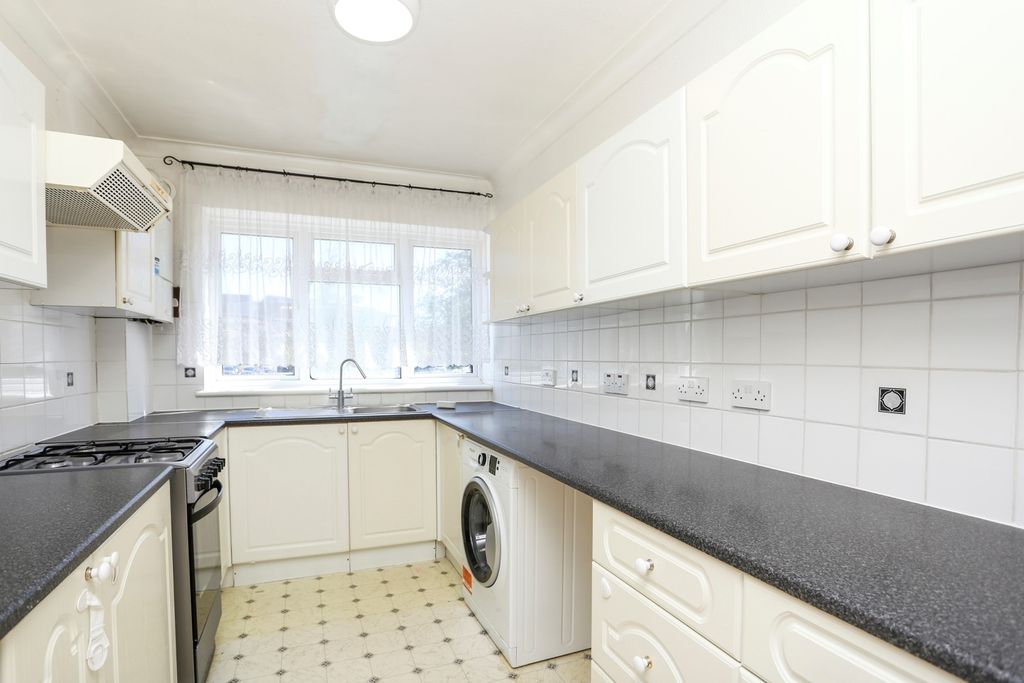 Property photo 2 of 10 Kitchen
