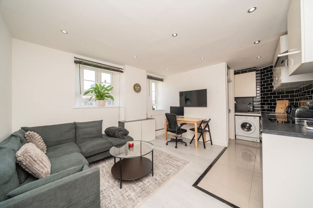 Property photo 2 of 4