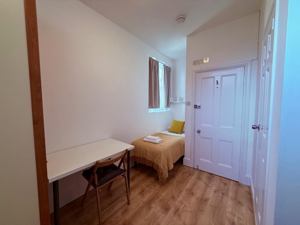 Property photo 3 of 6 Gallery