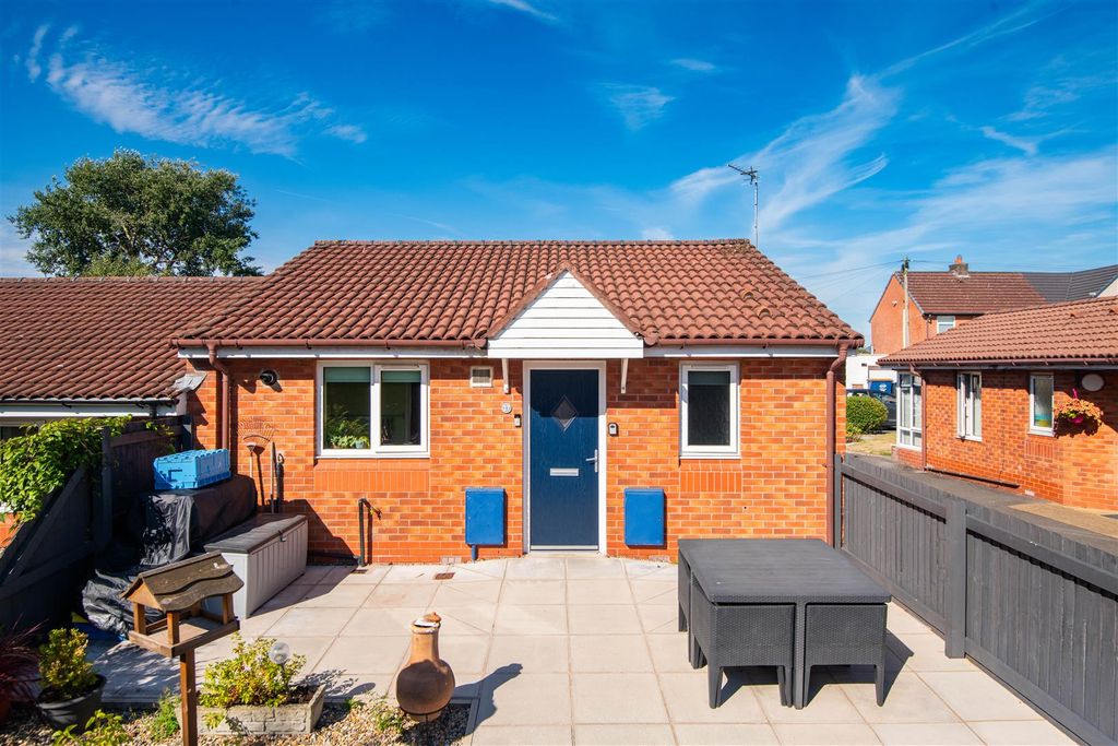 Property photo 1 of 13 Front External