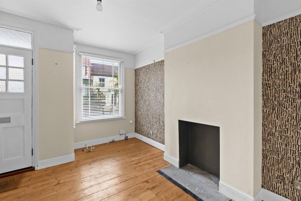 Property photo 2 of 19 62-Avenueroad-013.Jpg