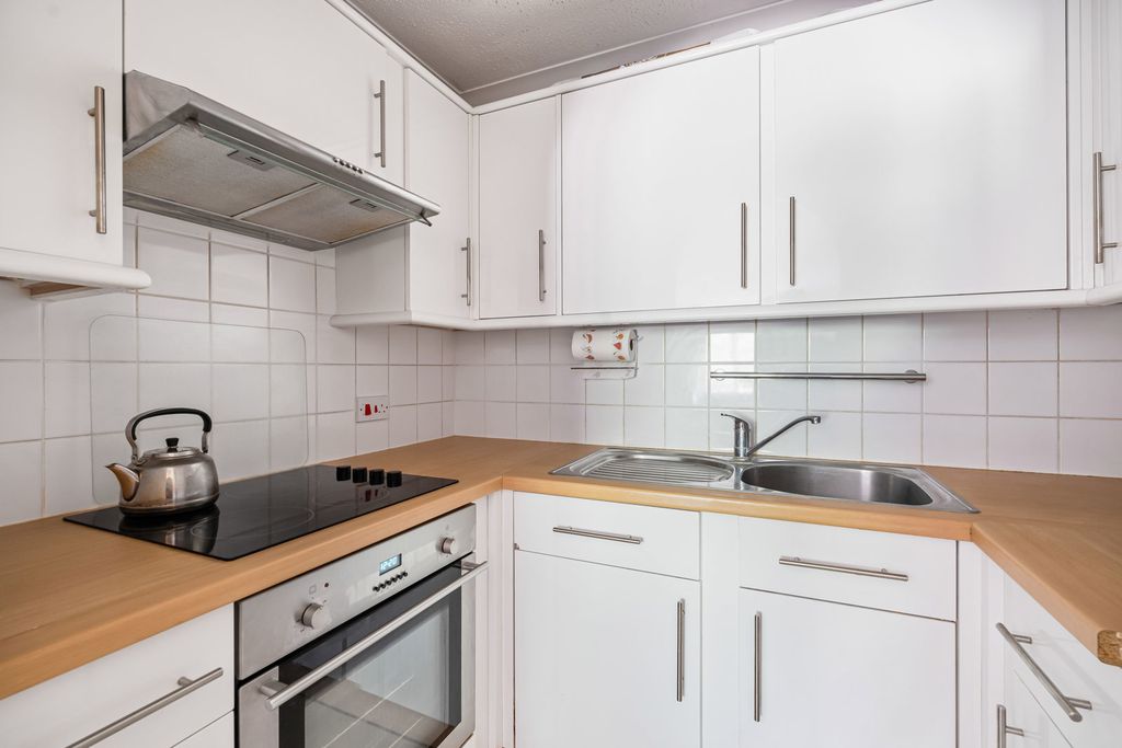 Property photo 3 of 17 Kitchen